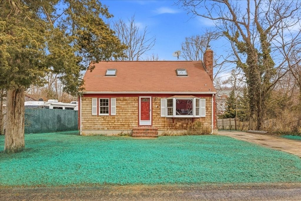 8 Cary Rd, Plymouth, MA 02360