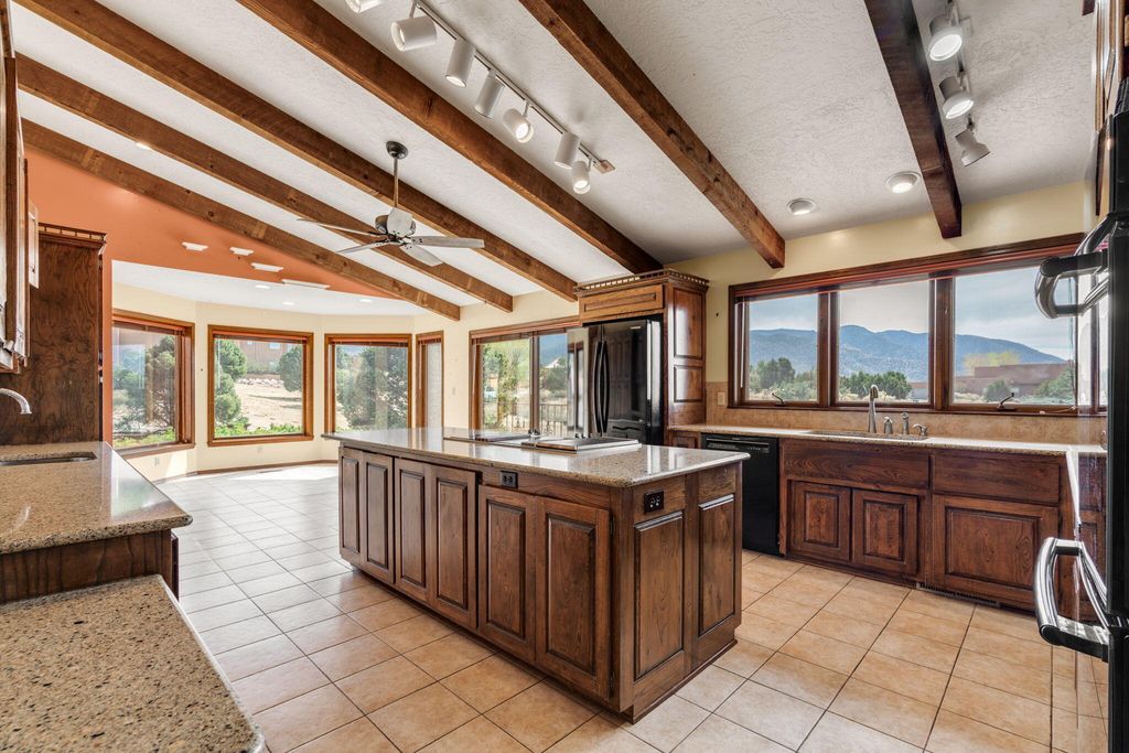 Image 11 of property listing at 1415 San Rafael Avenue NE, Albuquerque, NM 87122