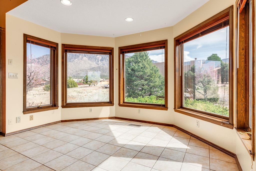 Image 17 of property listing at 1415 San Rafael Avenue NE, Albuquerque, NM 87122