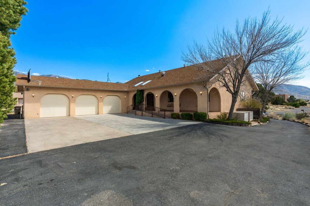 Image 3 of property listing at 1415 San Rafael Avenue NE, Albuquerque, NM 87122