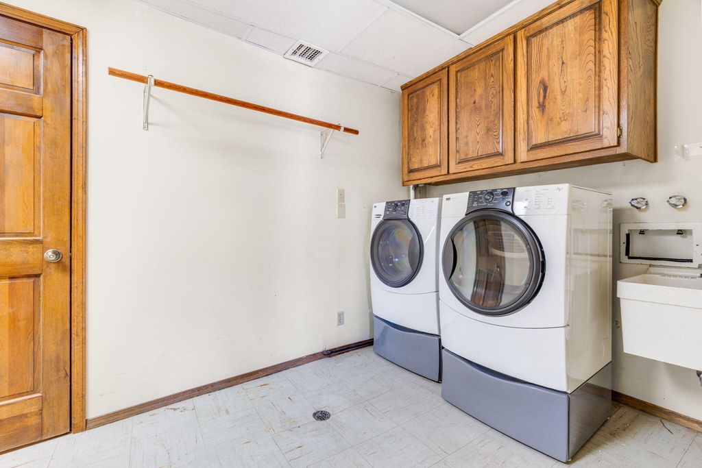 Image 44 of property listing at 1415 San Rafael Avenue NE, Albuquerque, NM 87122