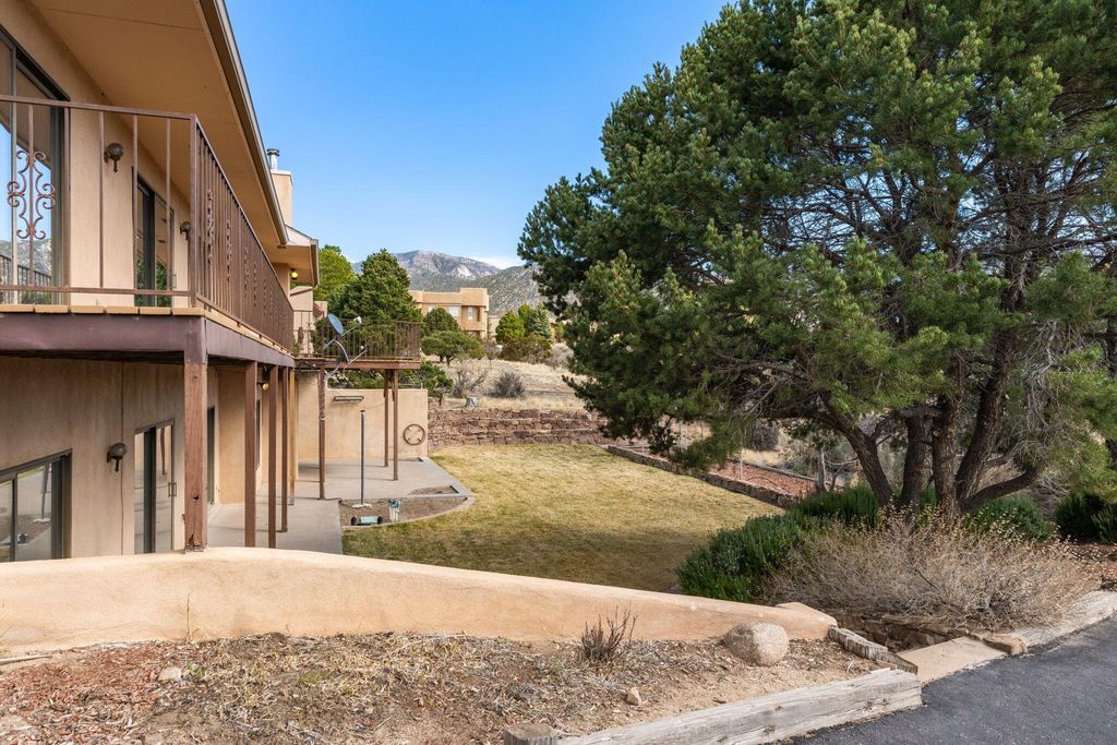 Image 58 of property listing at 1415 San Rafael Avenue NE, Albuquerque, NM 87122