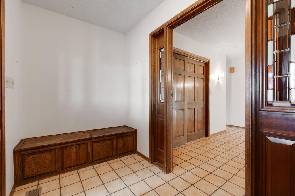 Image 6 of property listing at 1415 San Rafael Avenue NE, Albuquerque, NM 87122