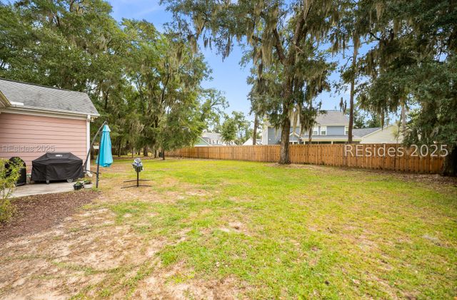 37 Gadwall Dr W, Beaufort, SC 29907
