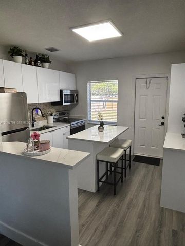 716 NW 15th Way, Fort Lauderdale, FL 33311