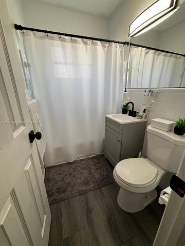 716 NW 15th Way, Fort Lauderdale, FL 33311