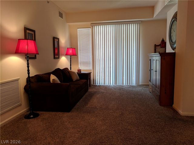 39 East AGATE Avenue 206, Las Vegas, NV 89123