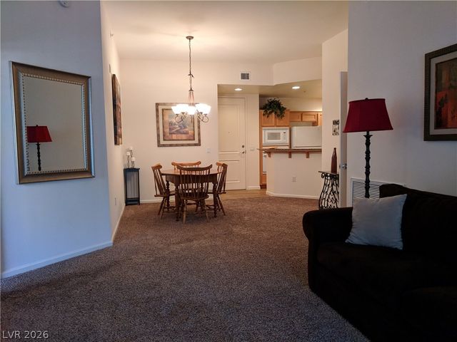 39 East AGATE Avenue 206, Las Vegas, NV 89123