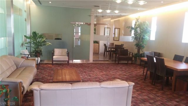 39 East AGATE Avenue 206, Las Vegas, NV 89123
