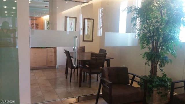39 East AGATE Avenue 206, Las Vegas, NV 89123