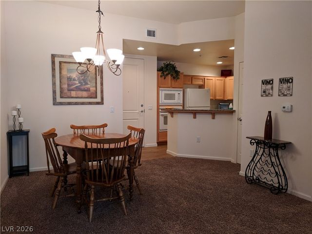 39 East AGATE Avenue 206, Las Vegas, NV 89123