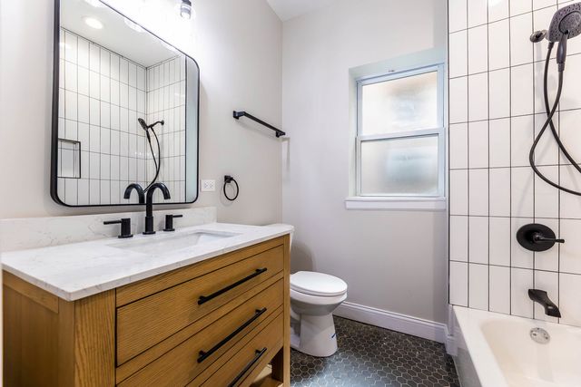 18 S Austin Boulevard 1, Oak Park, IL 60304
