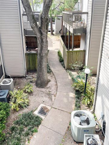 9707 Richmond Avenue 28, Houston, TX 77042