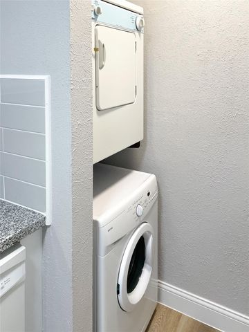 9707 Richmond Avenue 28, Houston, TX 77042