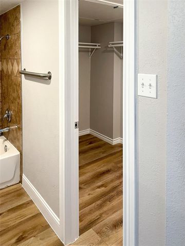 9707 Richmond Avenue 28, Houston, TX 77042