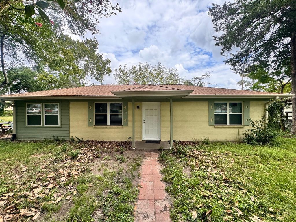 112 Runnels Street, Willis, TX 77378