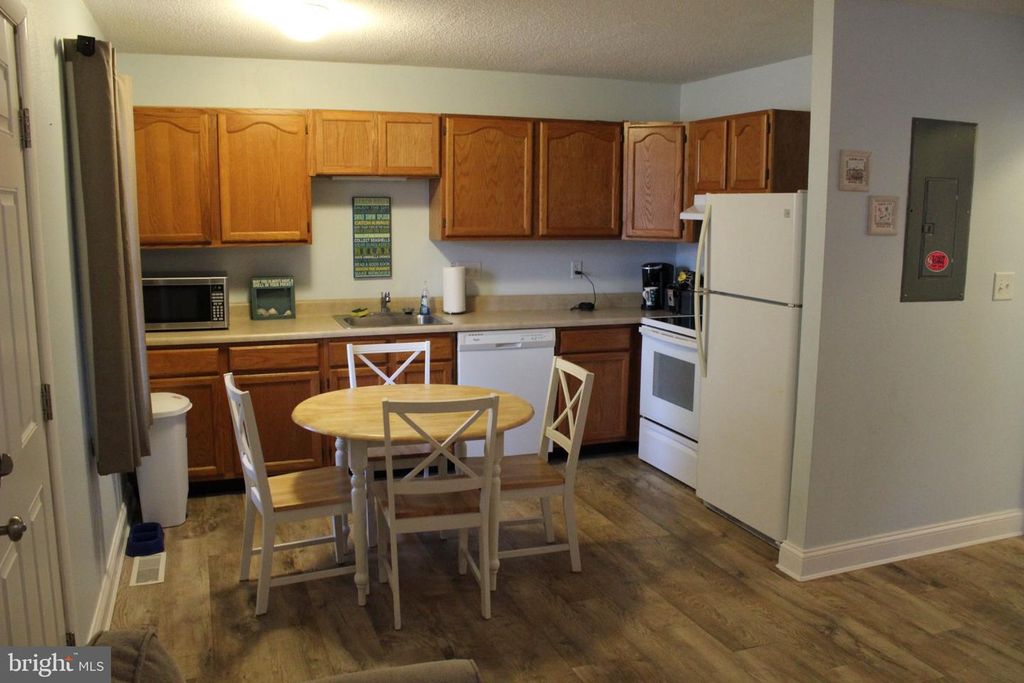 Image 4 of property listing at 105 79TH ST #A, Ocean City, MD 21842