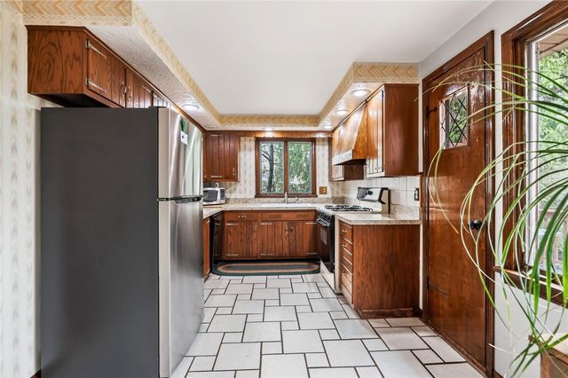 100 Gordon Drive, Greece, NY 14626