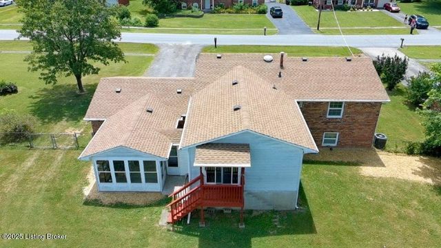 825 Crocus Dr, Radcliff, KY 40160
