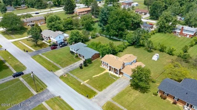 825 Crocus Dr, Radcliff, KY 40160