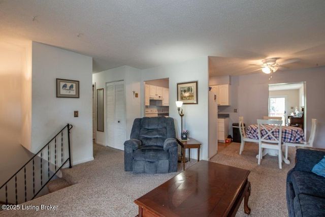 825 Crocus Dr, Radcliff, KY 40160