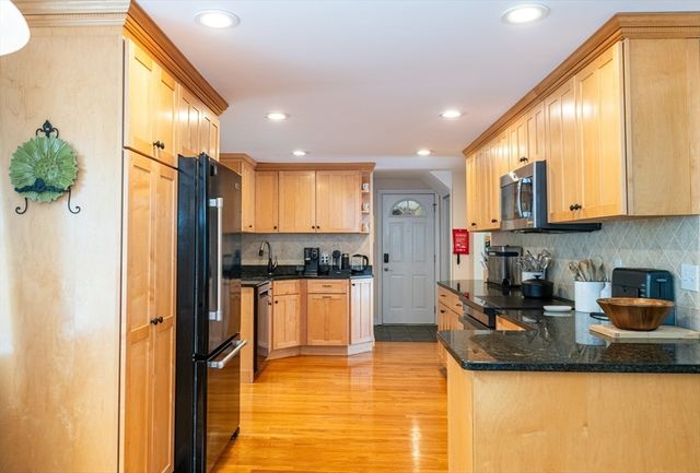 189 West Shore Dr, Marblehead, MA 01945