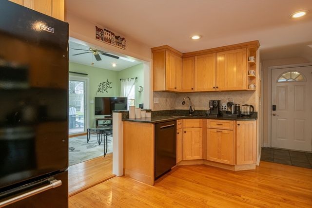 189 West Shore Dr, Marblehead, MA 01945