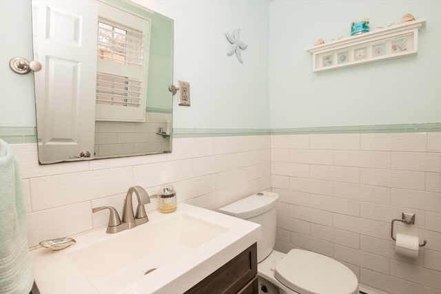 189 West Shore Dr, Marblehead, MA 01945