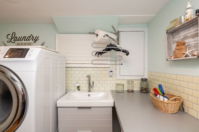 189 West Shore Dr, Marblehead, MA 01945