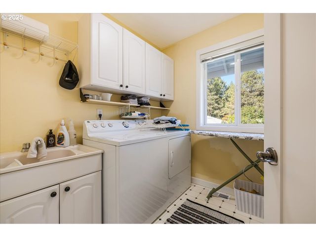 4217 ALBERT Cir, Lake Oswego, OR 97035