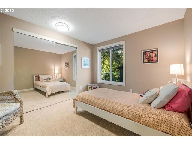 4217 ALBERT Cir, Lake Oswego, OR 97035