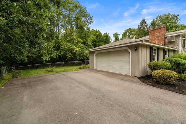 108 Greenwood Rd, Andover, MA 01810