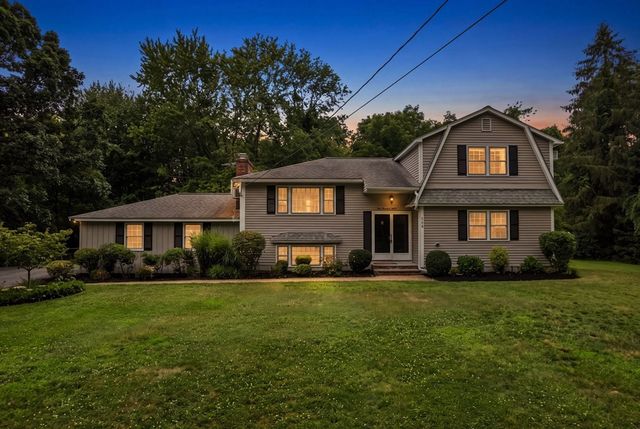 108 Greenwood Rd, Andover, MA 01810