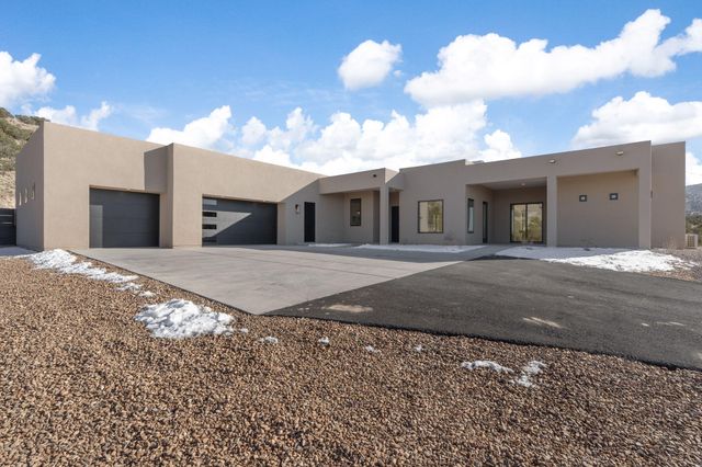 10 Rainbow Valley Road, Placitas, NM 87043