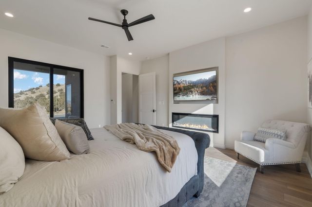 10 Rainbow Valley Road, Placitas, NM 87043