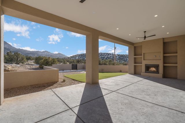 10 Rainbow Valley Road, Placitas, NM 87043