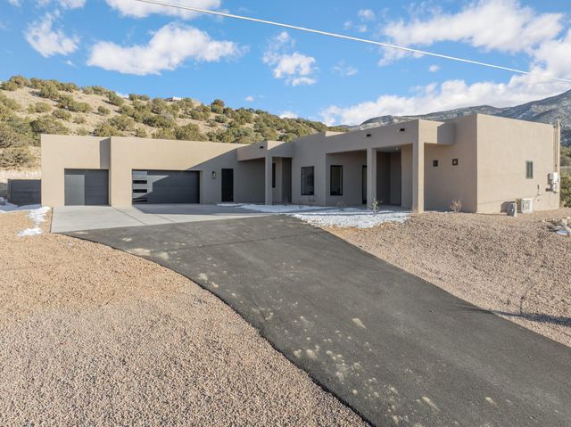 10 Rainbow Valley Road, Placitas, NM 87043