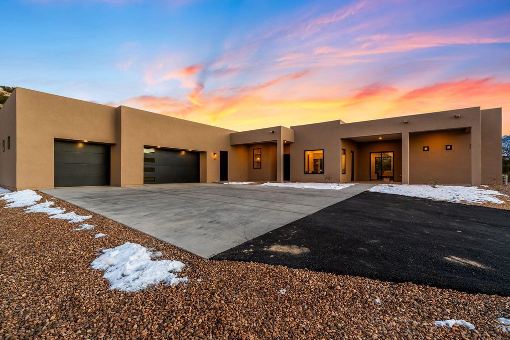 10 Rainbow Valley Road, Placitas, NM 87043