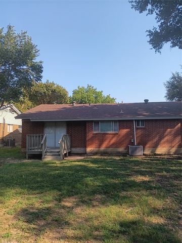 2906 Plaza Street, Arlington, TX 76010