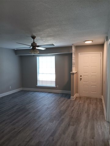 2906 Plaza Street, Arlington, TX 76010