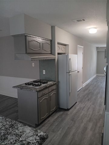 2906 Plaza Street, Arlington, TX 76010