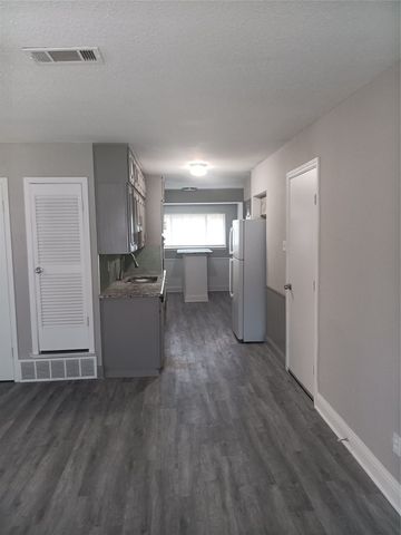 2906 Plaza Street, Arlington, TX 76010