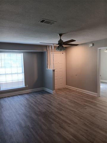 2906 Plaza Street, Arlington, TX 76010