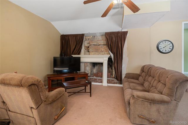 20000 Homeland Street, Roseville, MI 48066