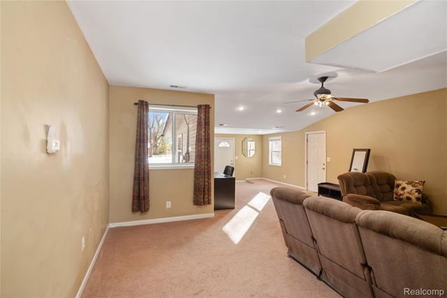 20000 Homeland Street, Roseville, MI 48066