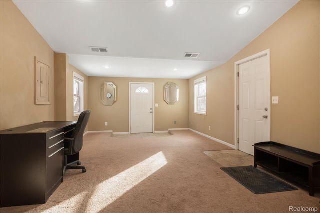 20000 Homeland Street, Roseville, MI 48066