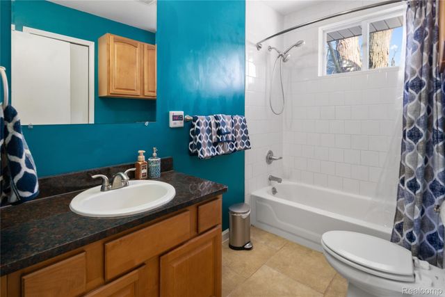 20000 Homeland Street, Roseville, MI 48066