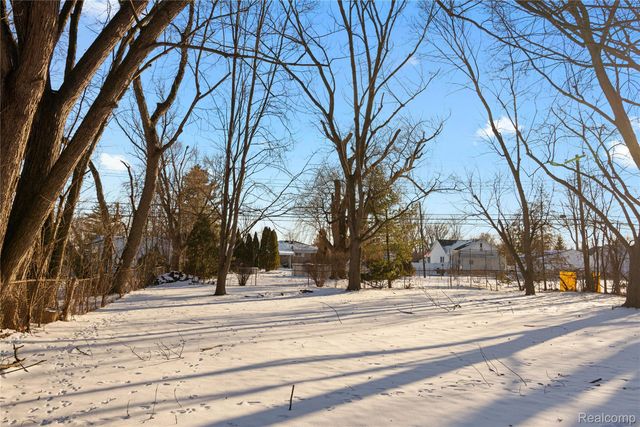 20000 Homeland Street, Roseville, MI 48066