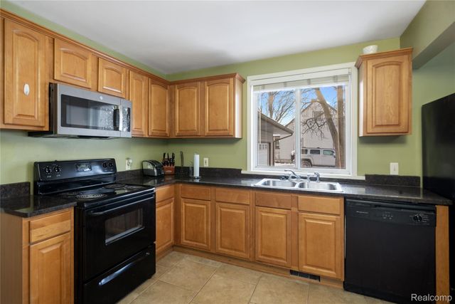 20000 Homeland Street, Roseville, MI 48066