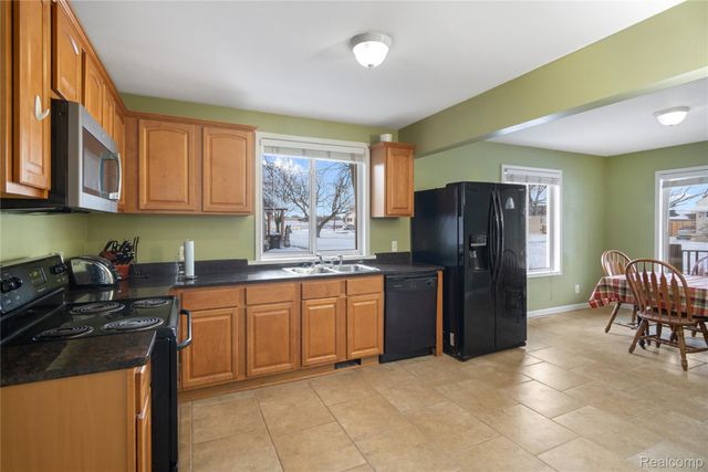 20000 Homeland Street, Roseville, MI 48066